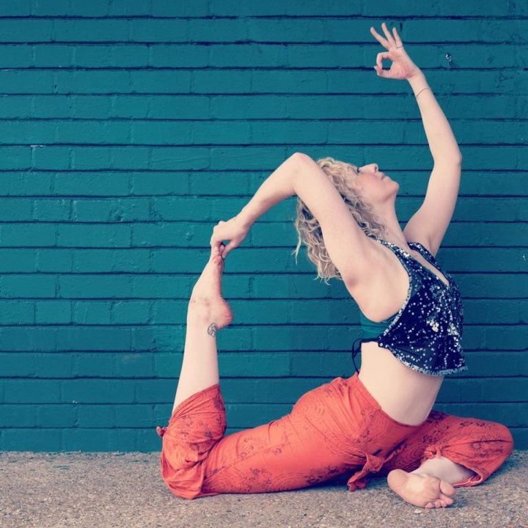 Carla yoga 768x768
