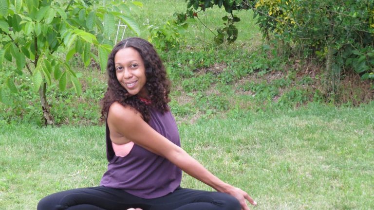 Seated Twist IMG 8351 scaled 1 768x432