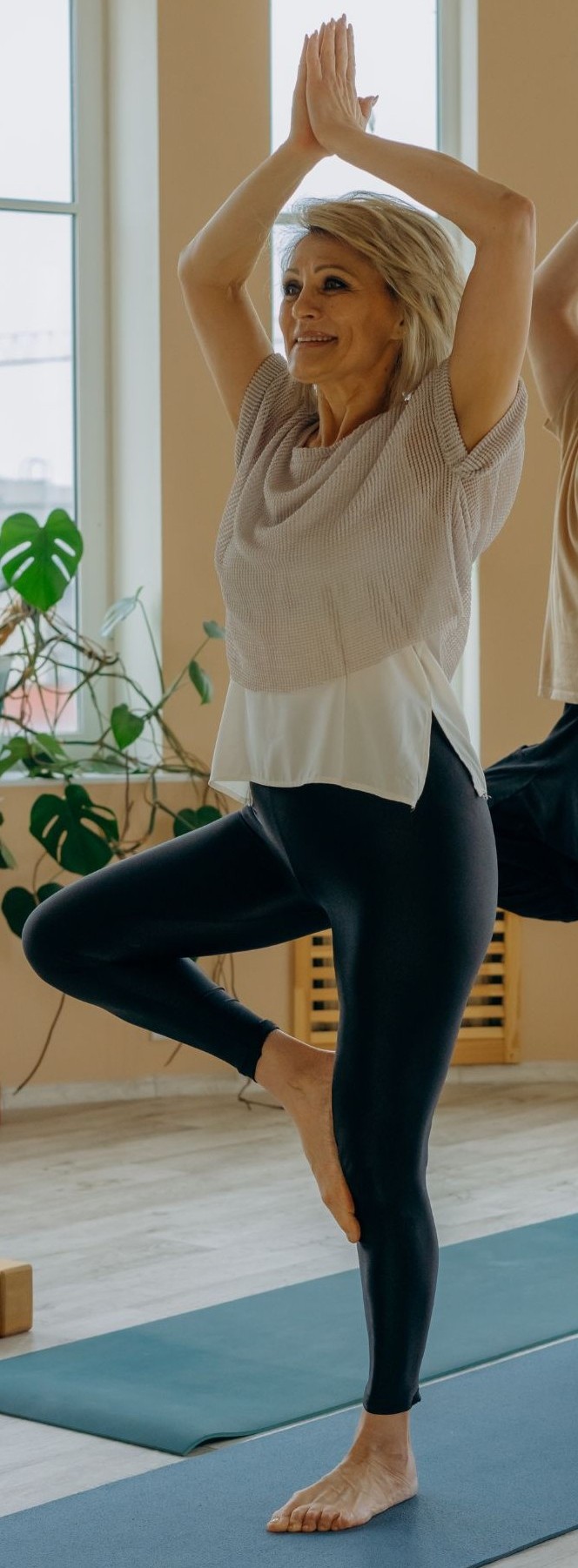 Burrs yoga image 1a